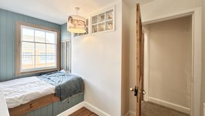 Photo 8- click for photo gallery